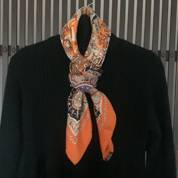 Authentic rare Hermes Aux Portes du Palais silk scarf - Picture 11 of 11